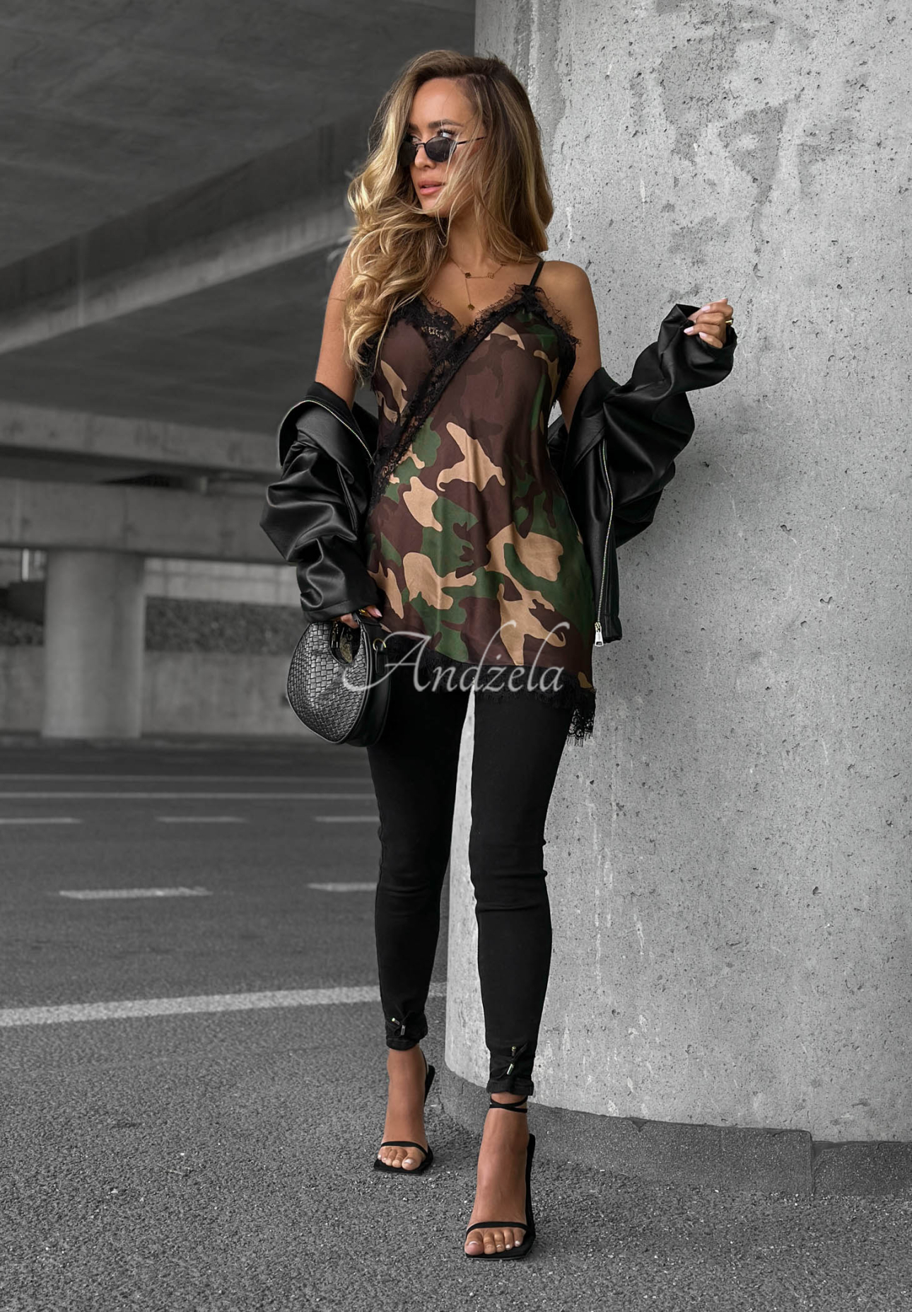 Wiskozowy top z koronką moro Fancy Cover khaki