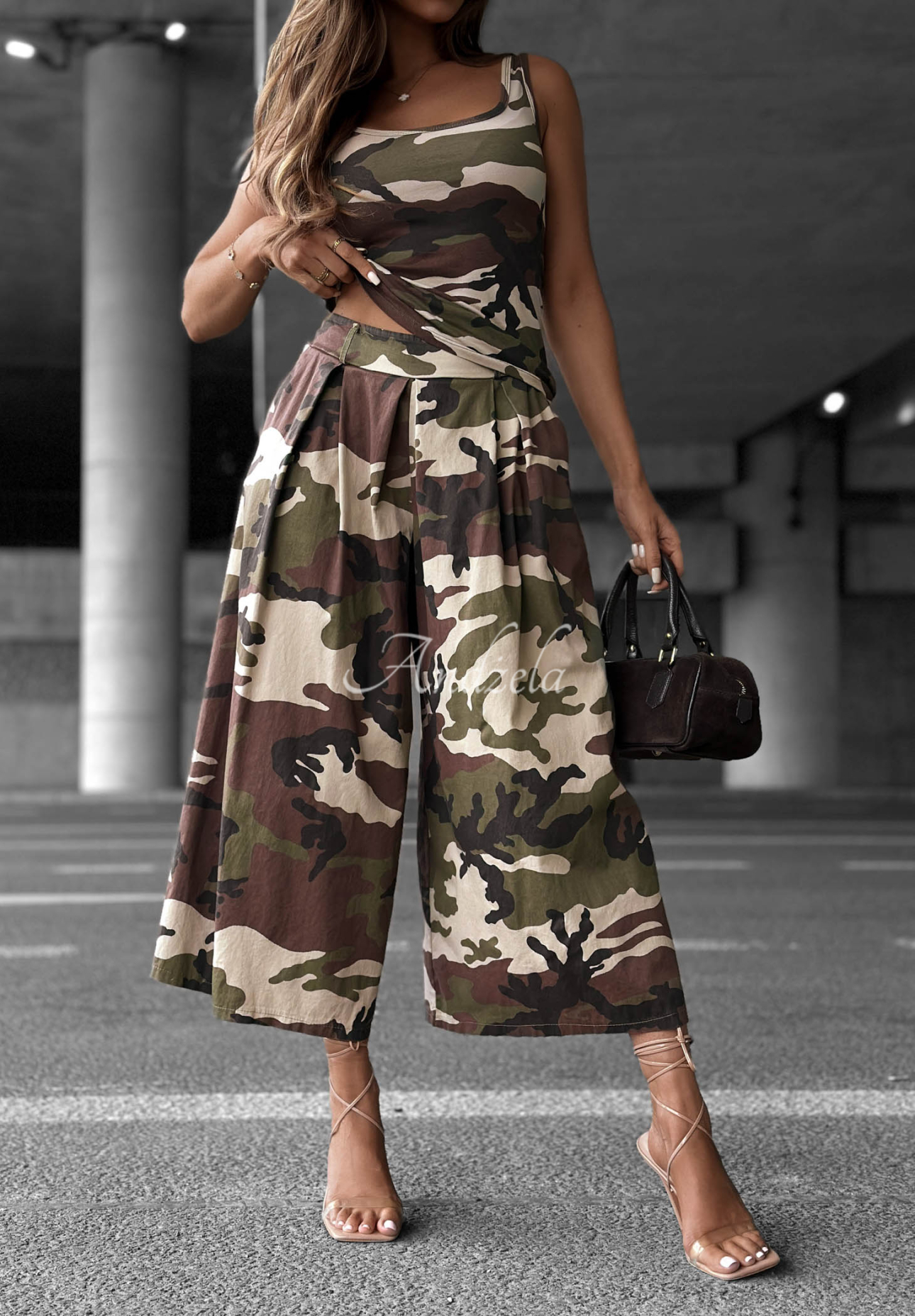 Materiałowe spodnie wide leg z zakładkami moro Wild Energy khaki