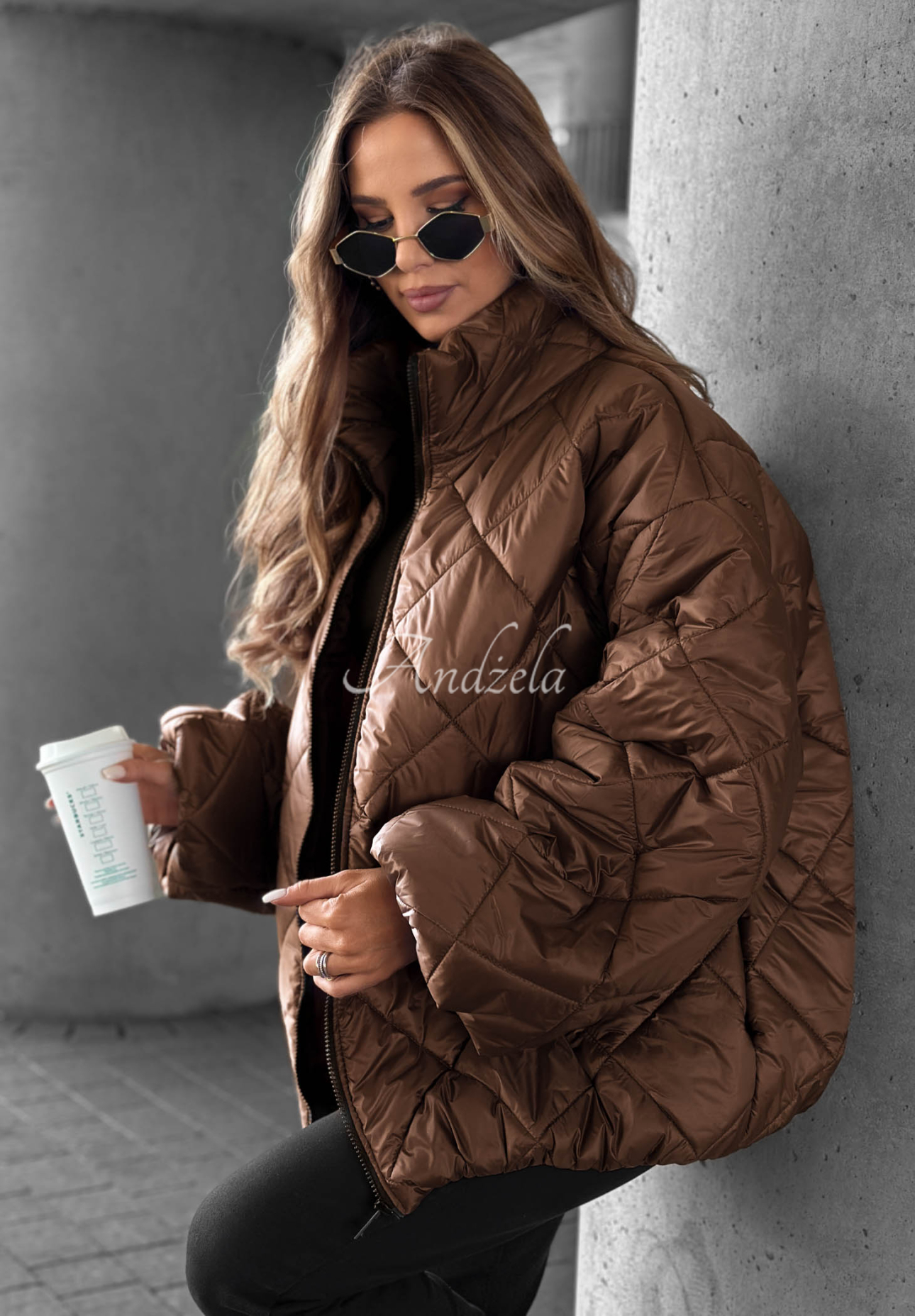 Krótka pikowana kurtka oversize Fall Favorites czekoladowa
