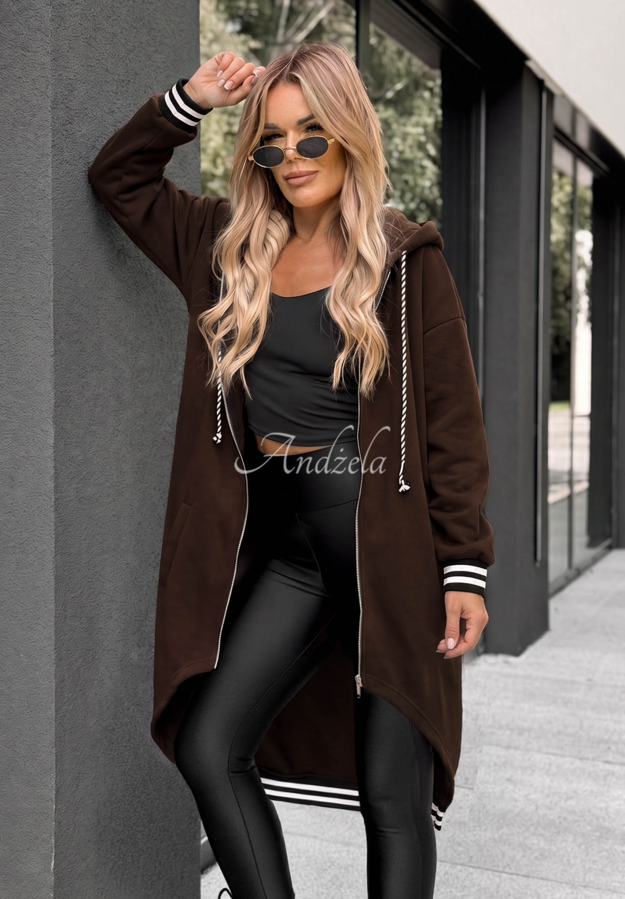 Długa bluza oversize z kapturem Cozy Hour czekoladowa