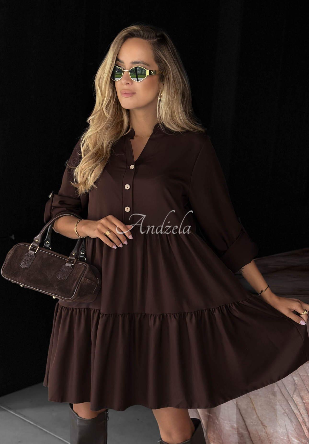 Sukienka oversize z falbankami z wiskozą Modern Charm czekoladowa