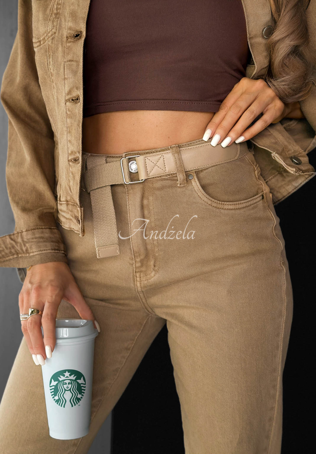 Spodnie jeansowe mom fit All We Need camelowe