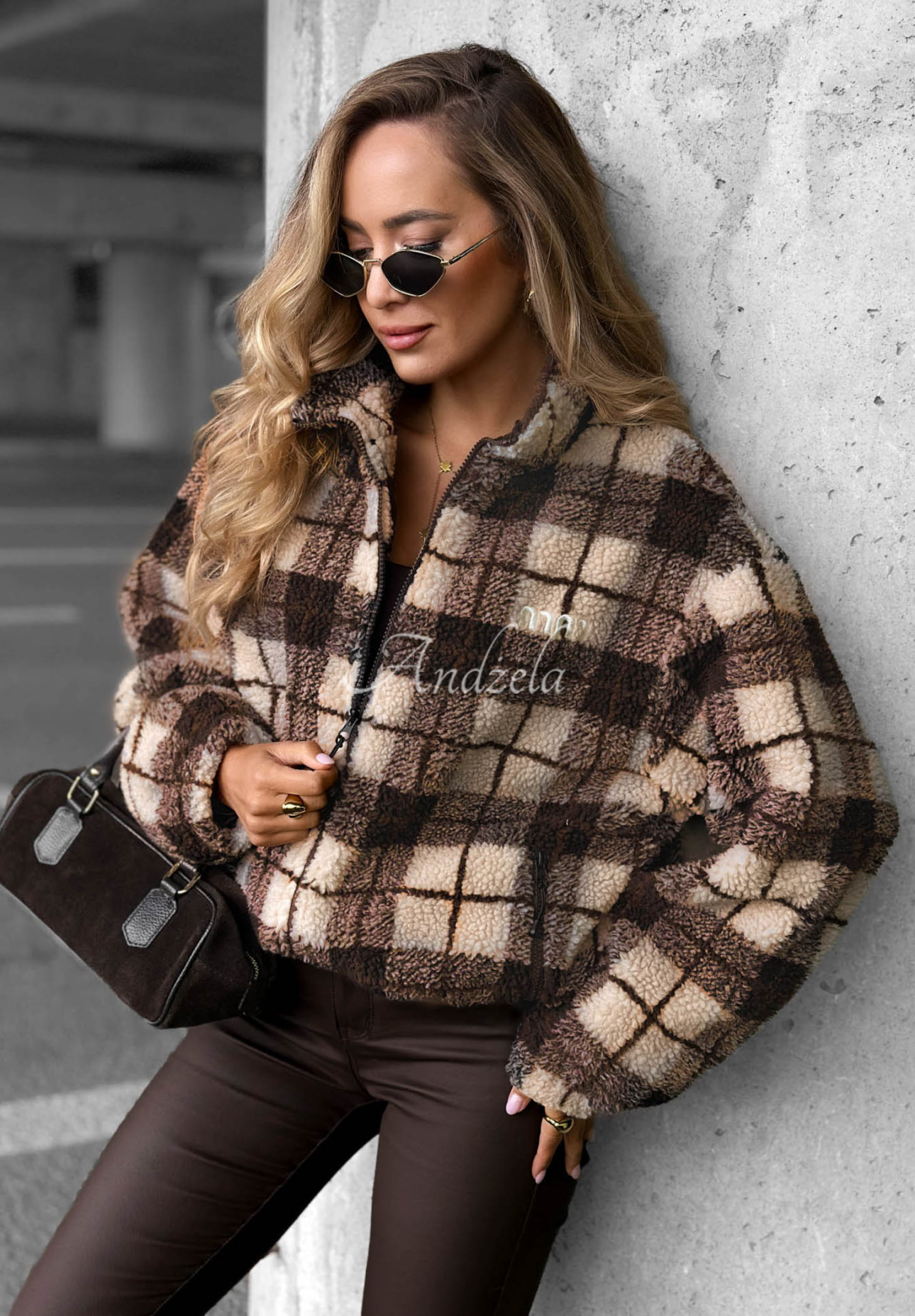 Krótka kurtka baranek sherpa w kratę Teddy Jacket czekoladowa