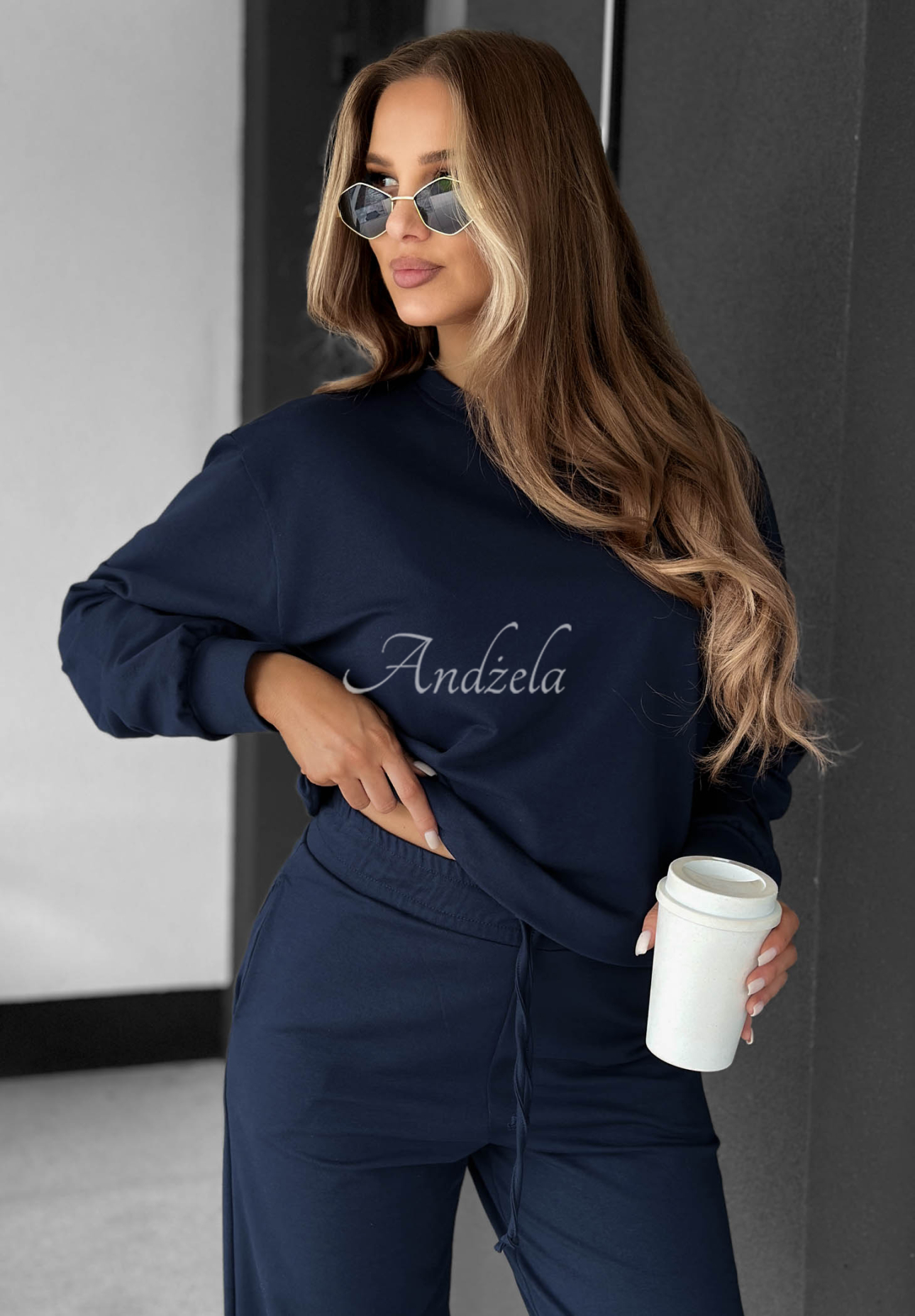 Bawełniane spodnie dresowe wide leg Never Late granatowe