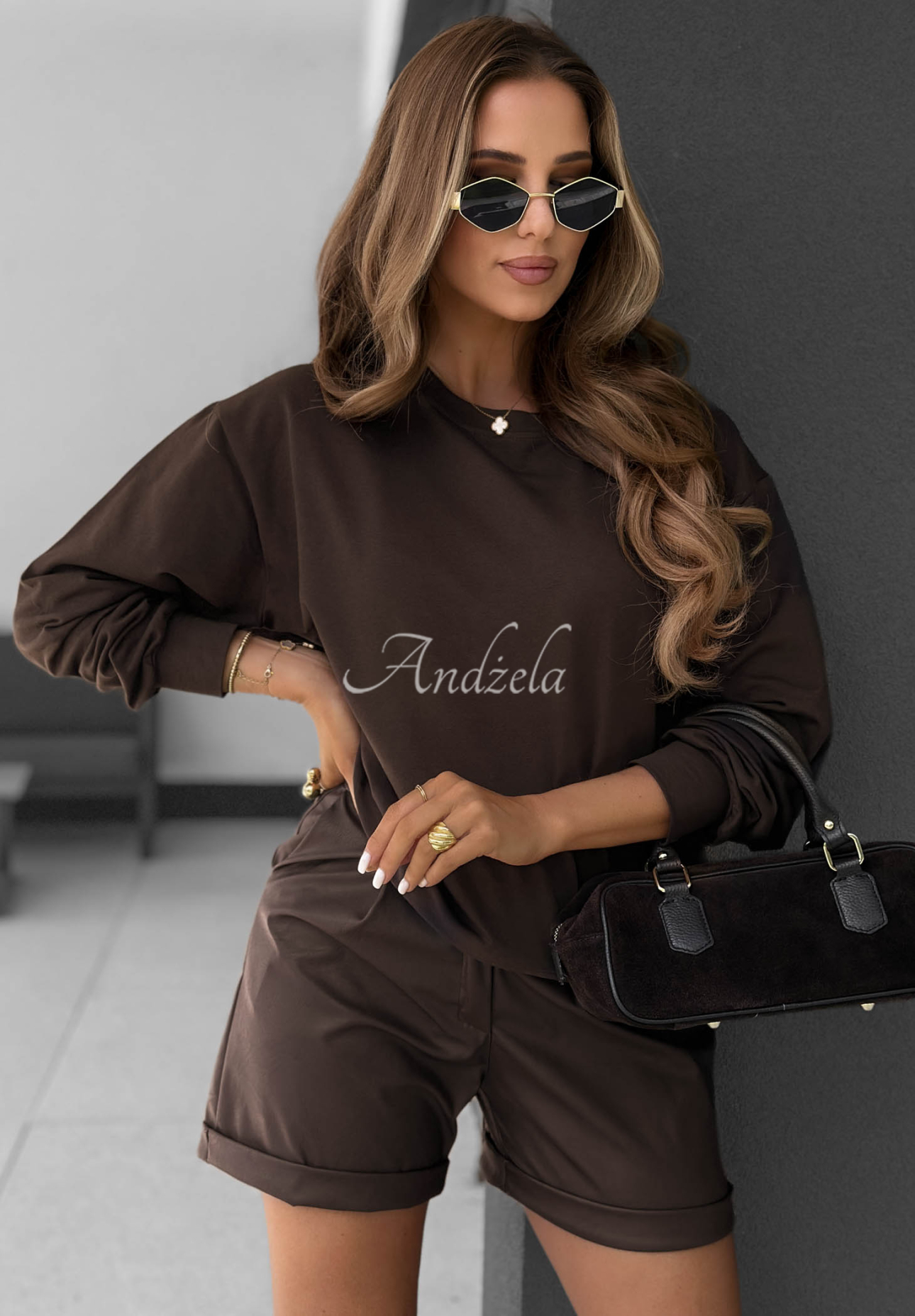 Bawełniana bluza Never Late czekoladowa