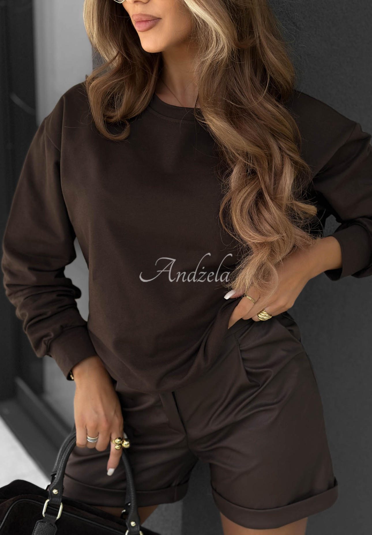 Bawełniana bluza Never Late czekoladowa