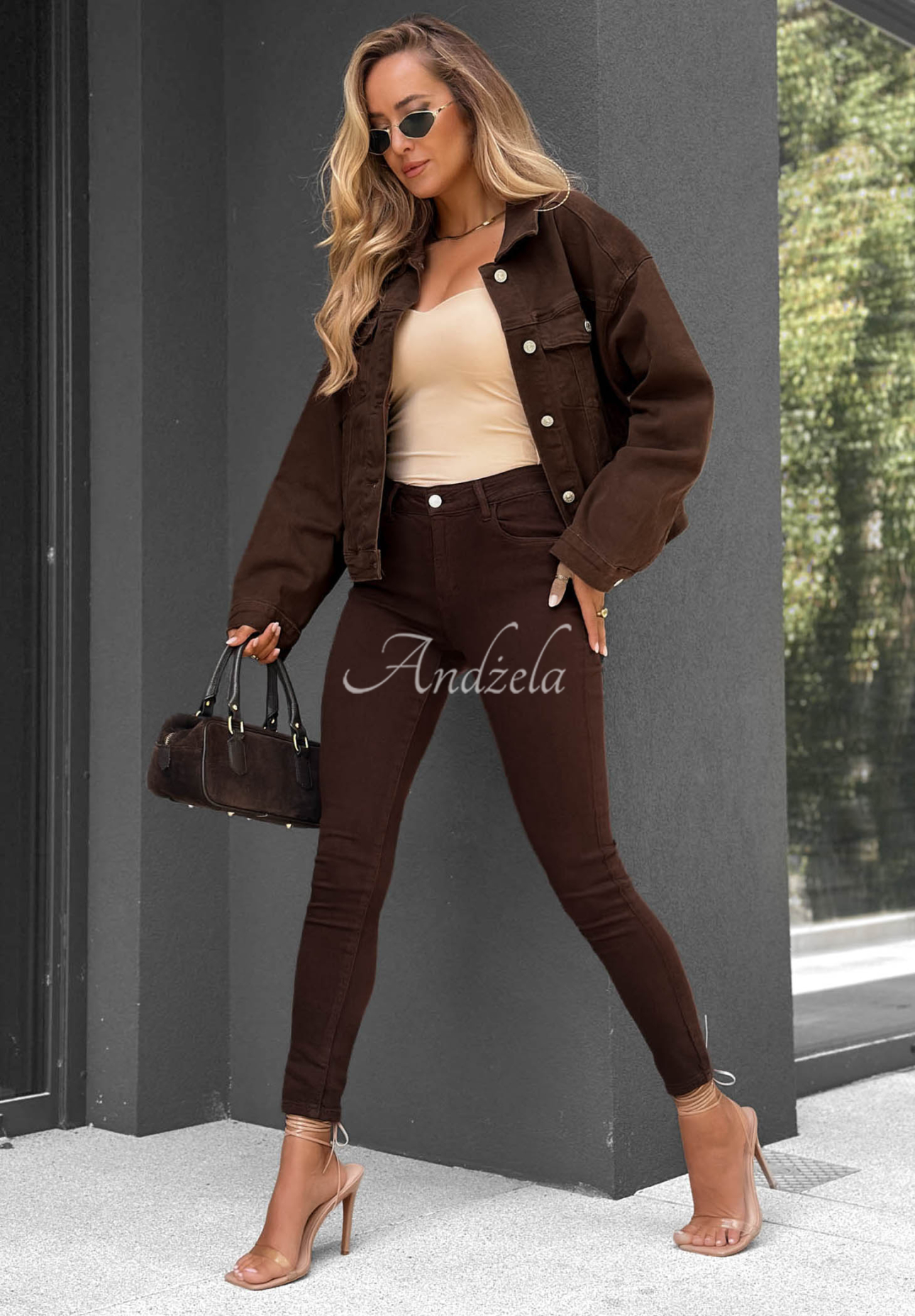 Meet Again chocolate-colored skinny jeans with a belt