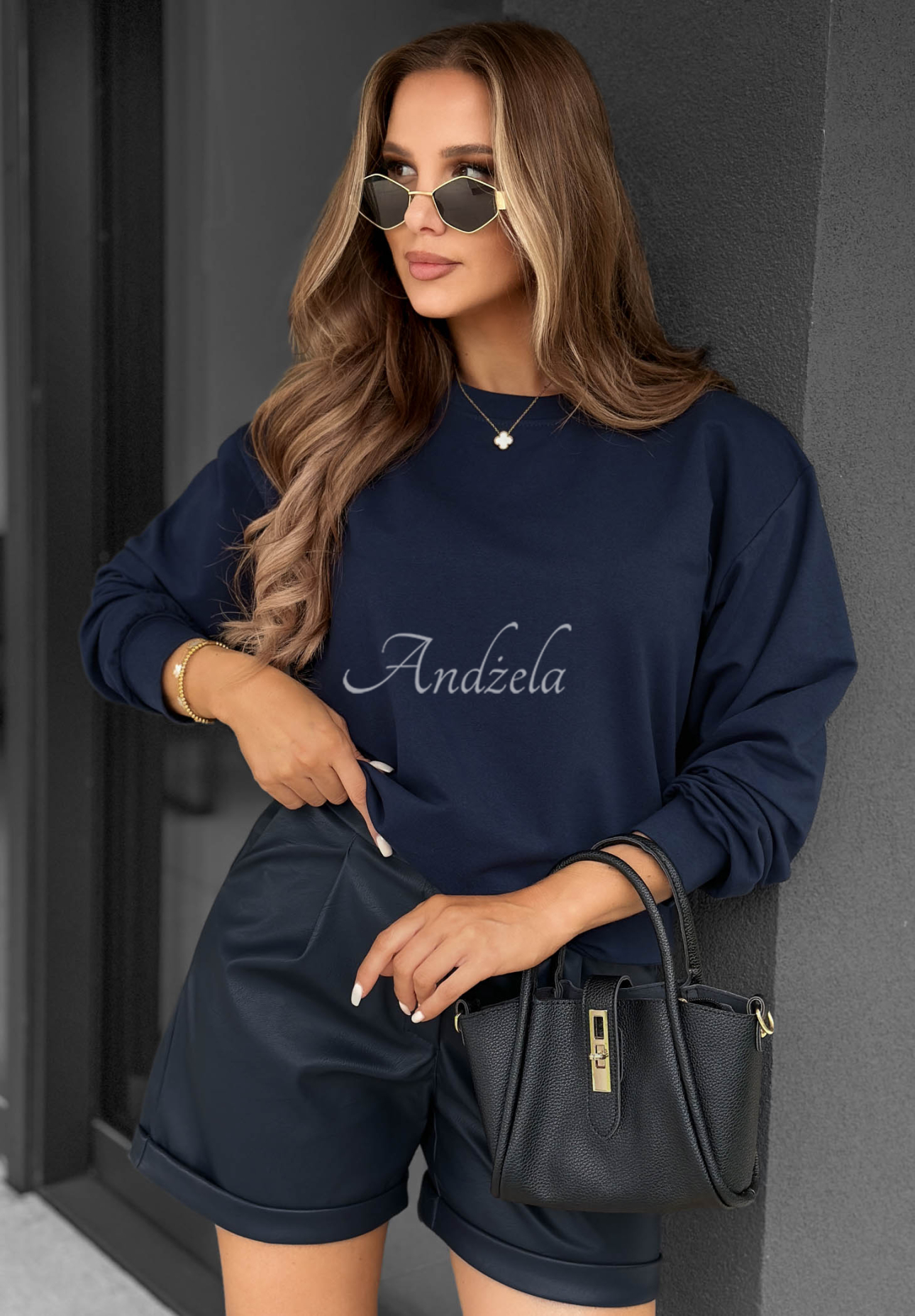 Bawełniana bluza Never Late granatowa