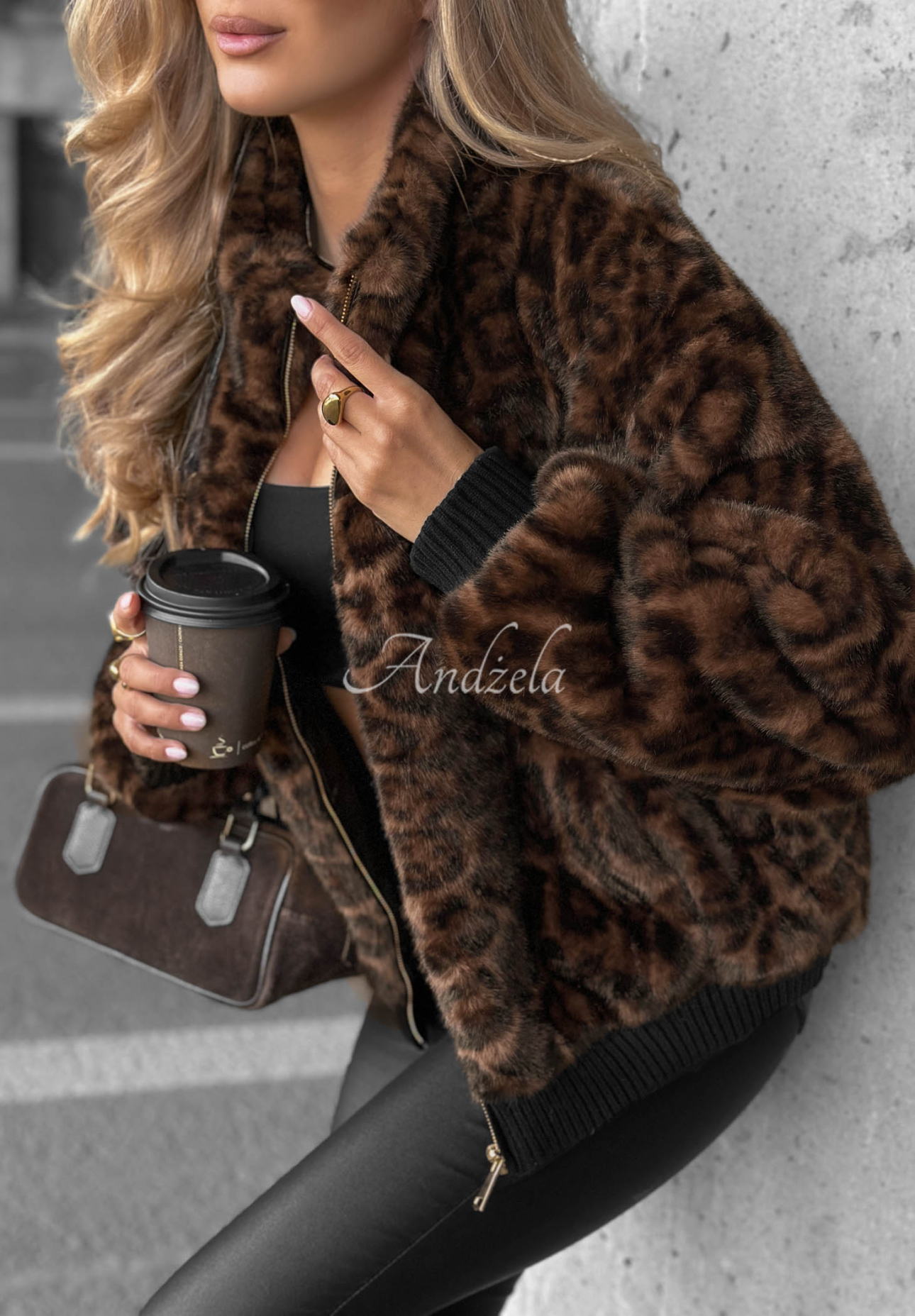 Krótka kurtka futerko w panterkę Cozy Leopard czarna