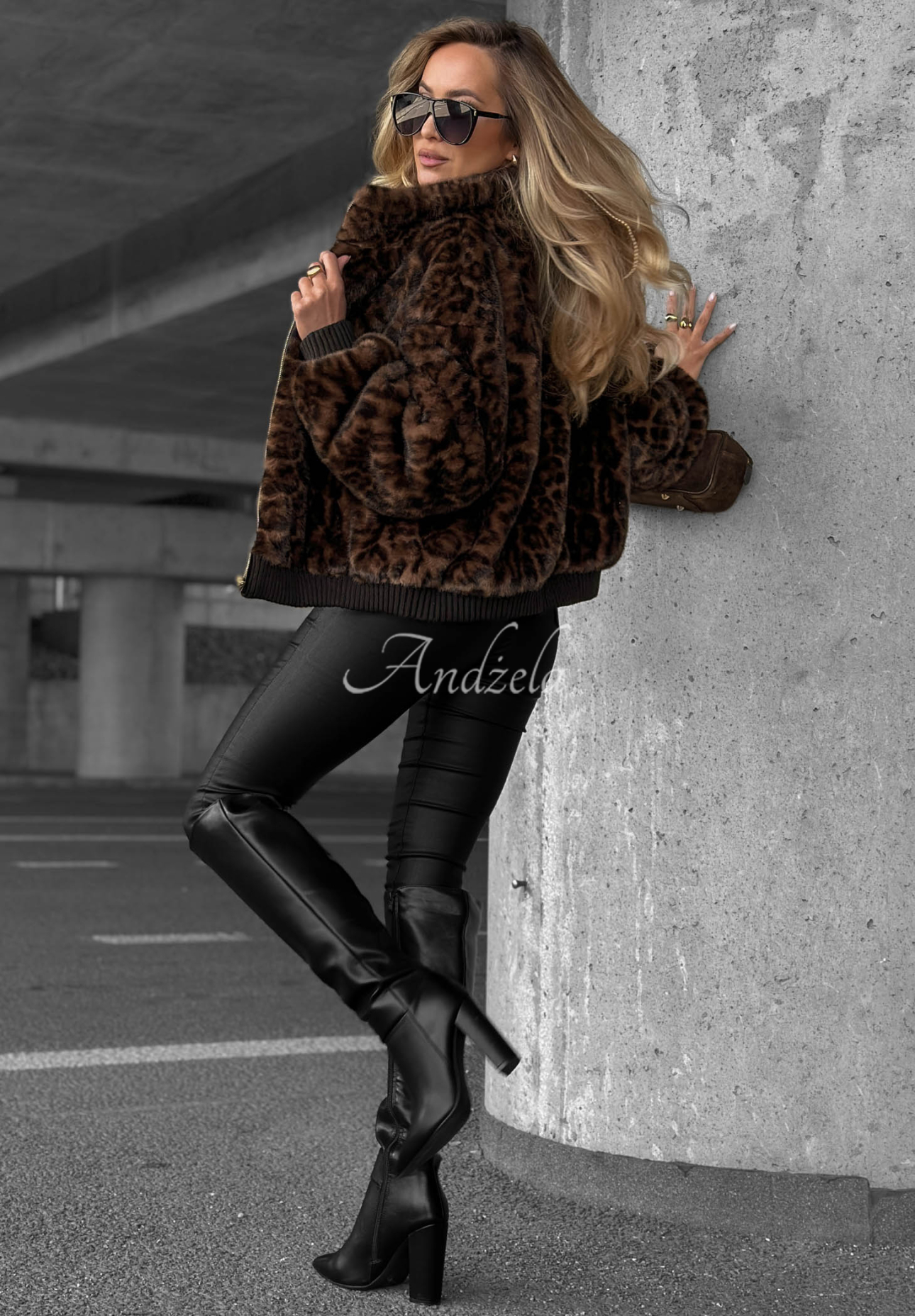 Krótka kurtka futerko w panterkę Cozy Leopard czarna