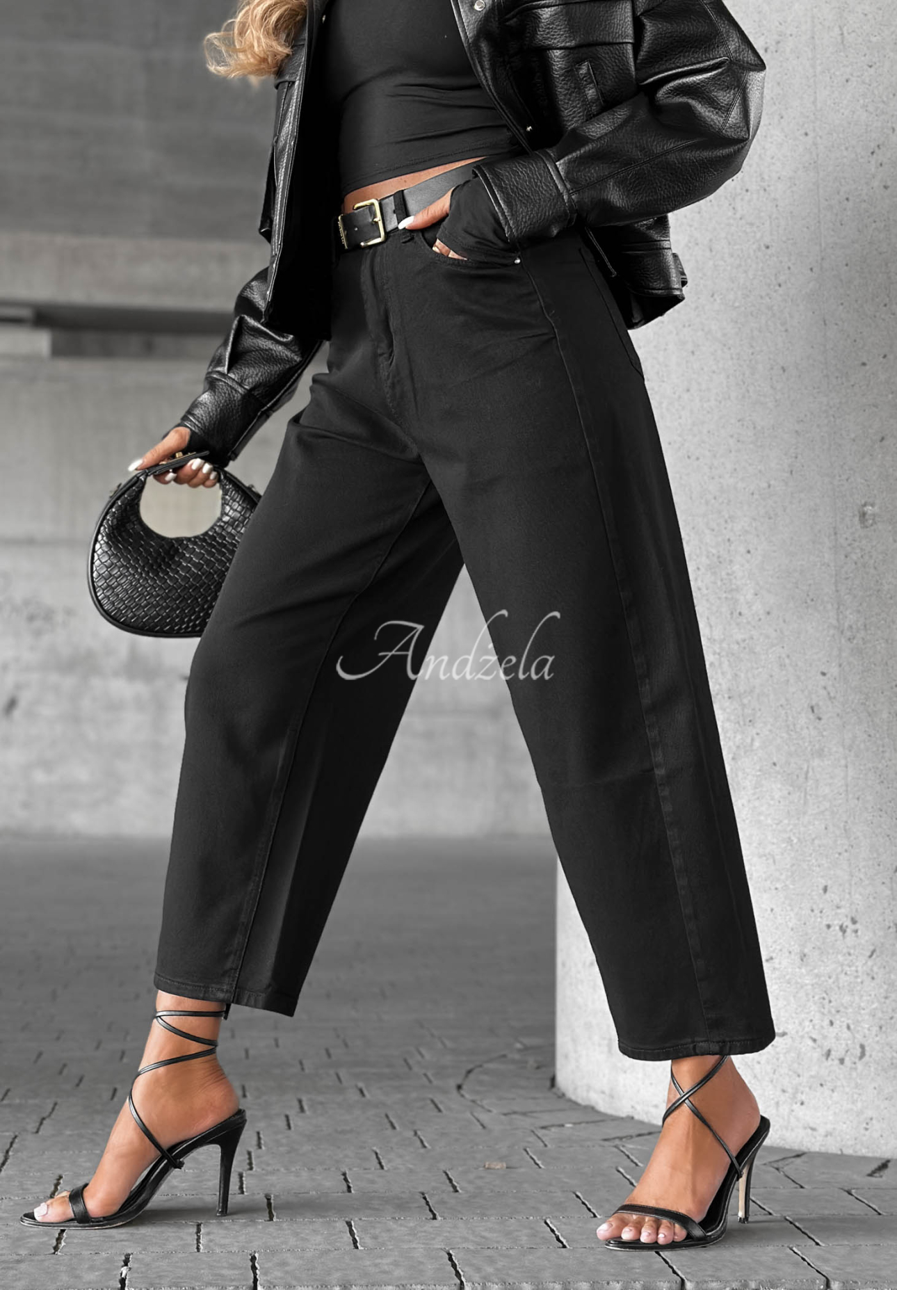 Say Something Black Balloon-Style Jeans with a Belt