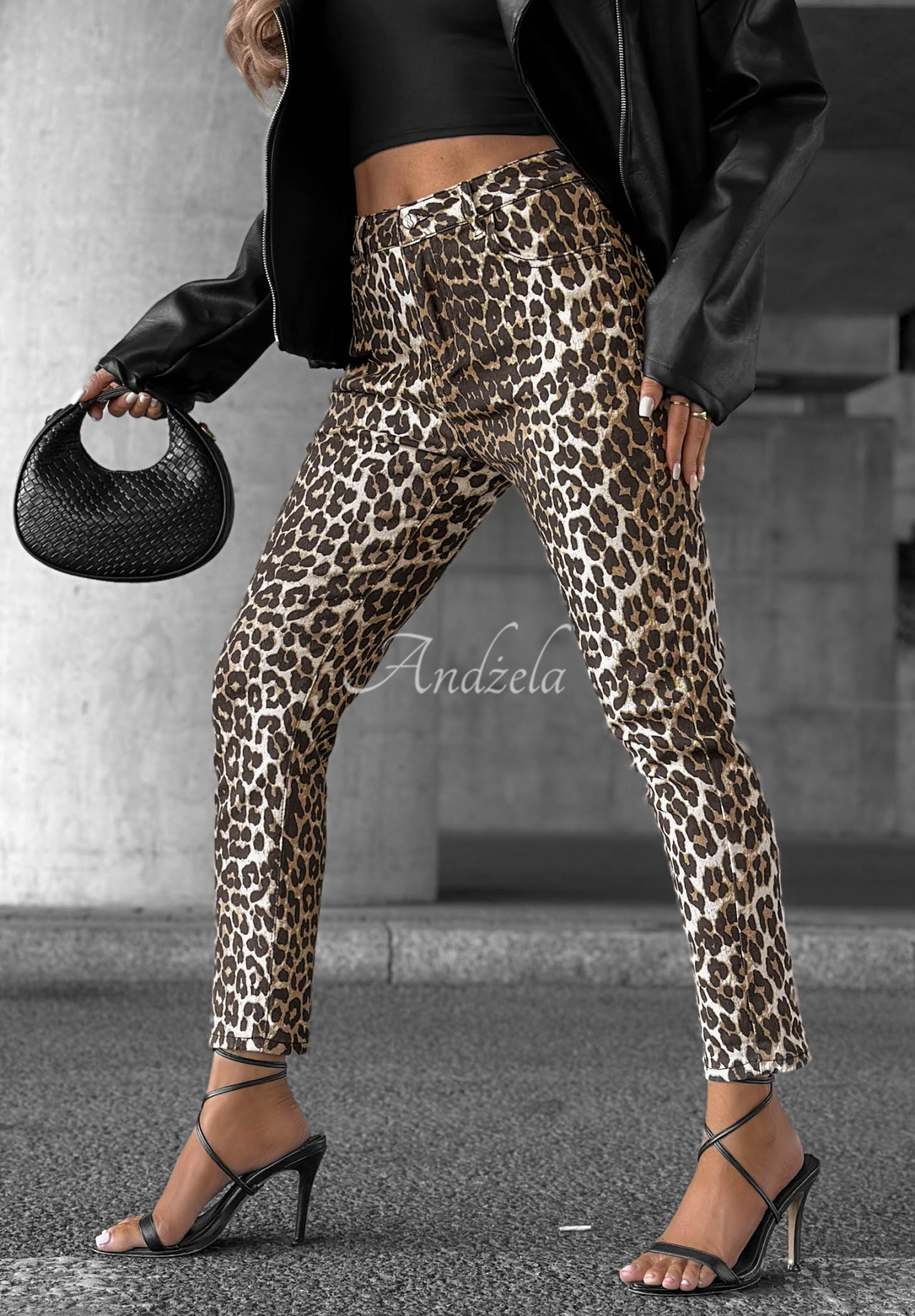 Spodnie jeansowe mom fit w panterkę Wild Dream beżowe