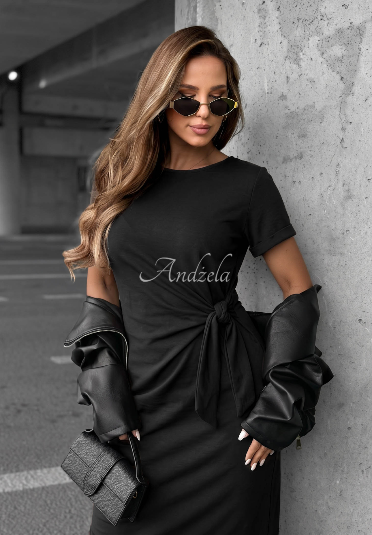 Bawełniana sukienka midi z wiązaniem i rozcięciem Lady Perfection czarna