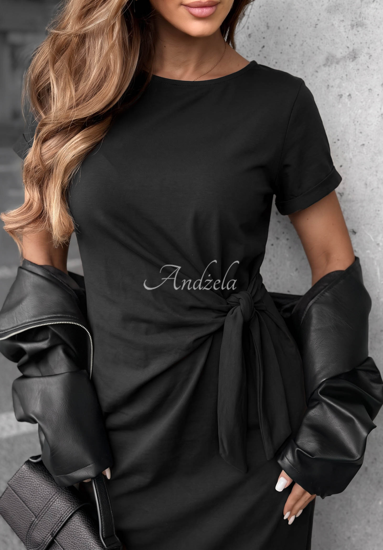 Bawełniana sukienka midi z wiązaniem i rozcięciem Lady Perfection czarna