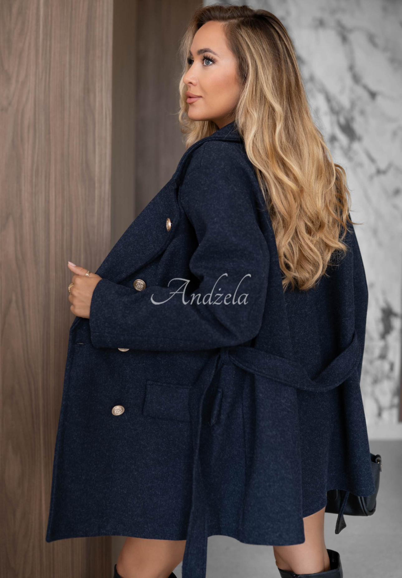 Dwurzędowy płaszcz z paskiem Autumn Secret granatowy