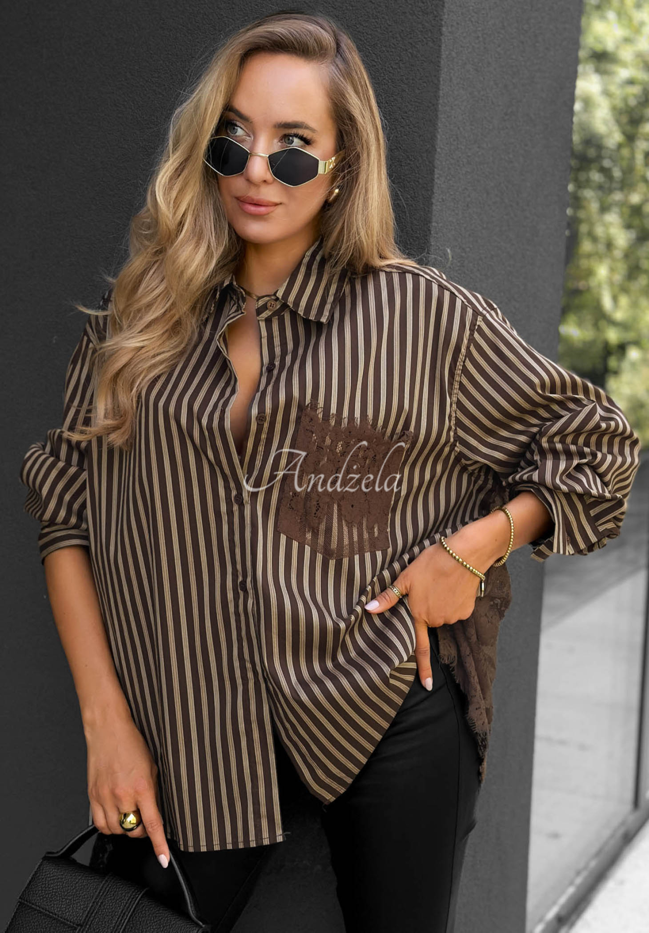 Bawełniana koszula oversize w paski Stripe Charm beżowo-czekoladowa