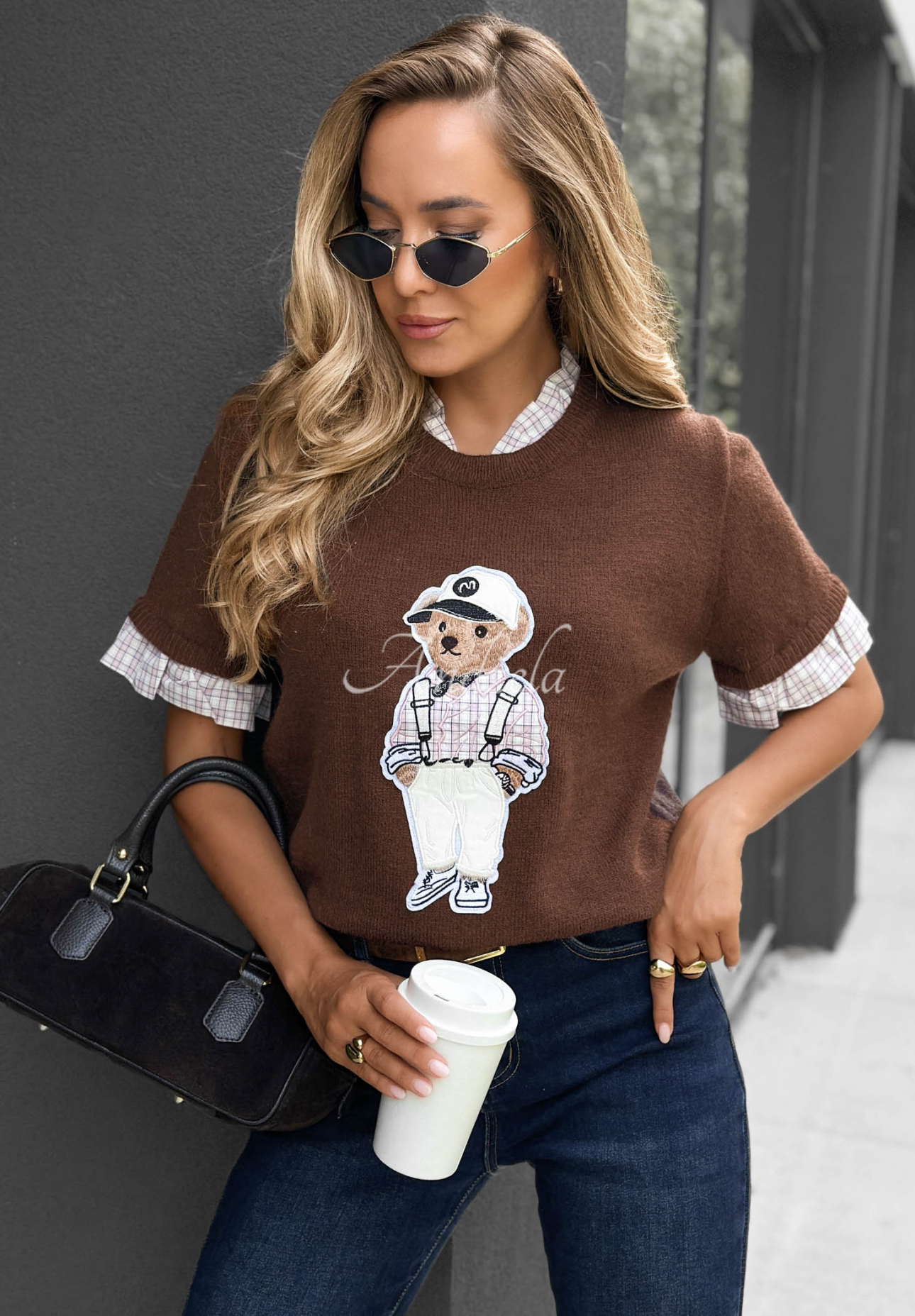 Short-sleeved viscose sweater featuring the chocolate-colored Little Teddy bear