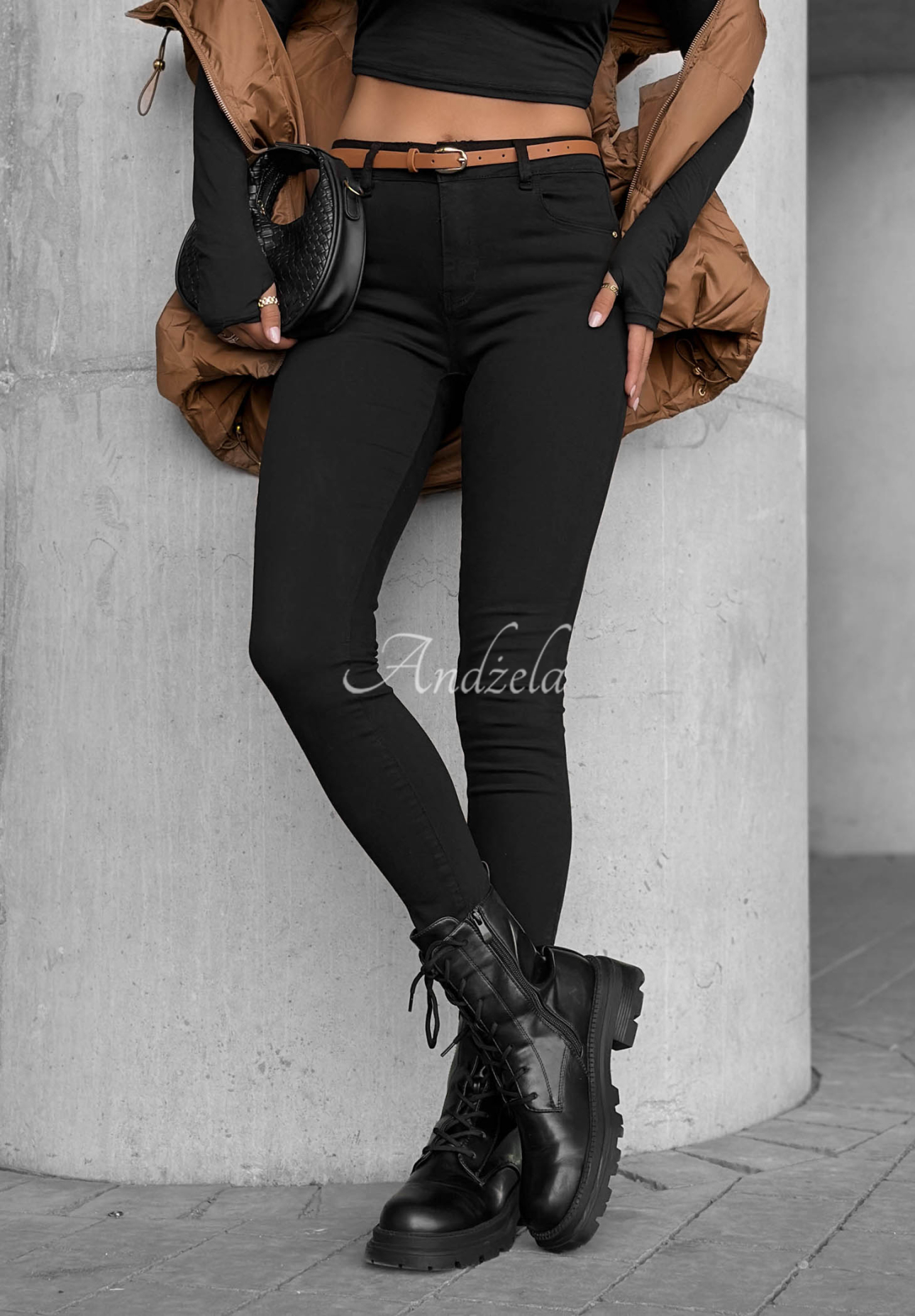 Spodnie jeansowe skinny z paskiem Take Care czarne