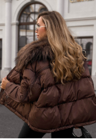 Krótka kurtka z futerkiem Amber Leaves czekoladowa