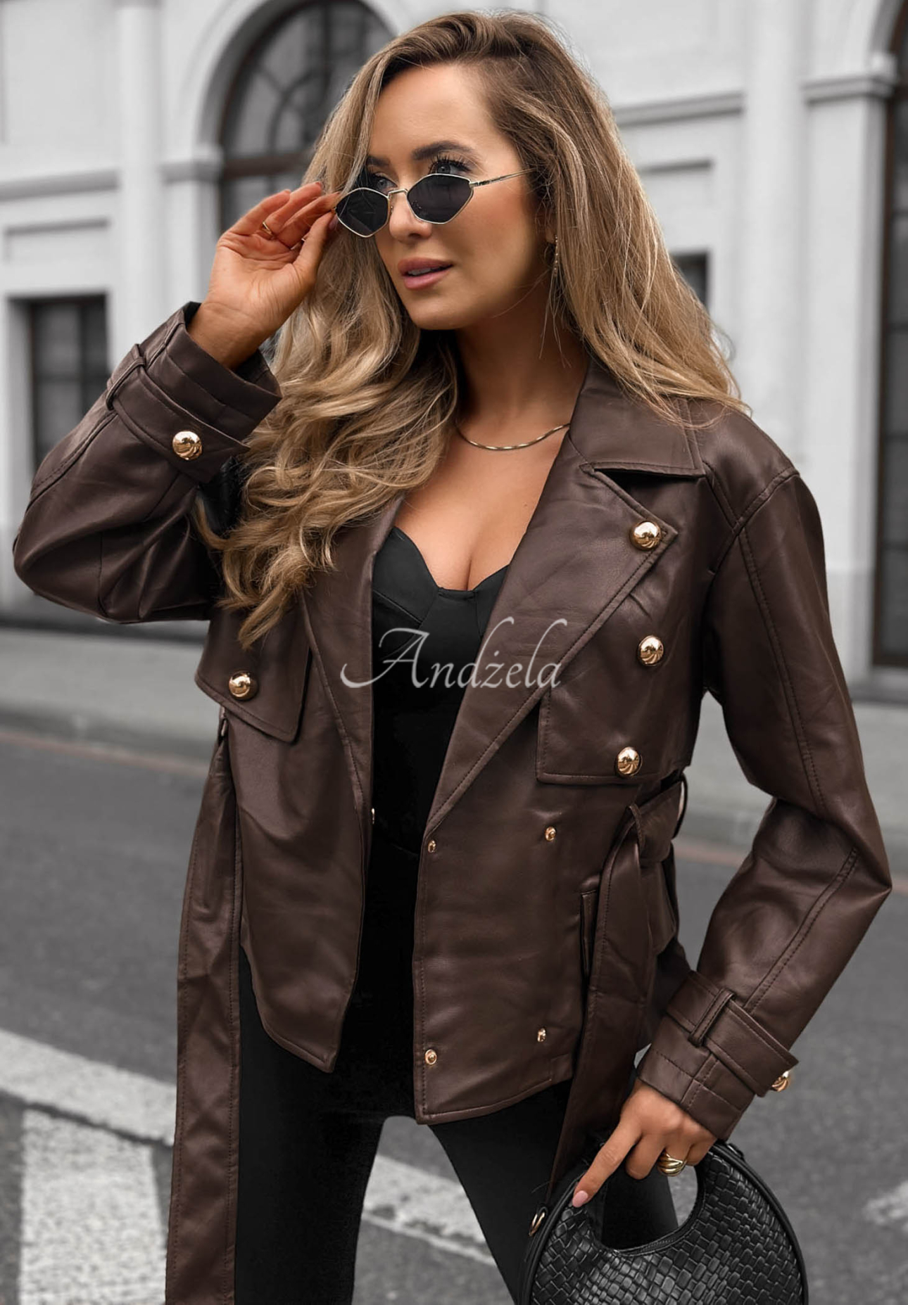 Krótki skórzany płaszcz z paskiem Coffee Bliss czekoladowy