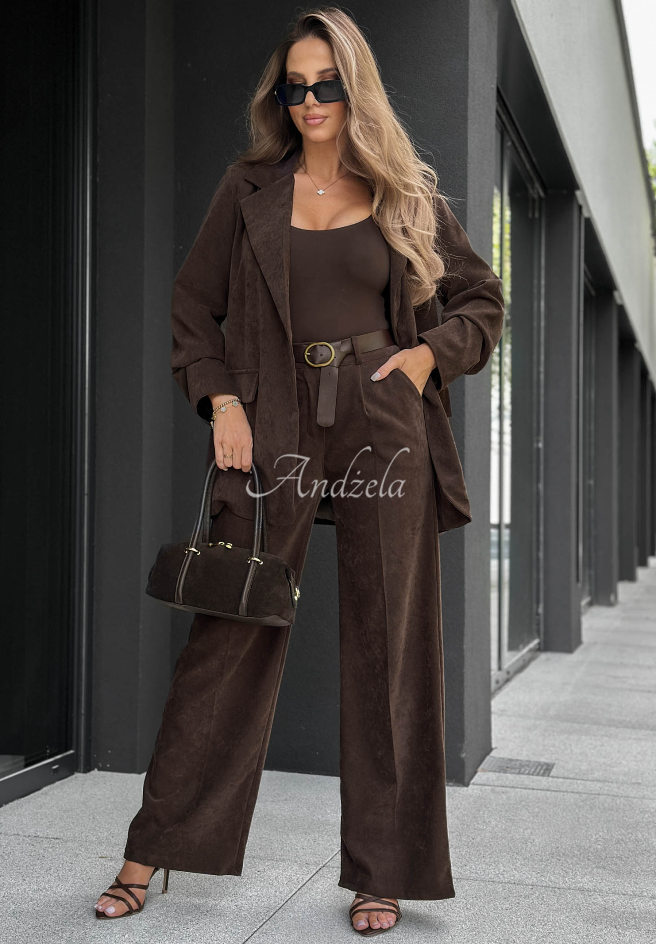 Spodnie wide leg z paskiem Strong Presence czekoladowe