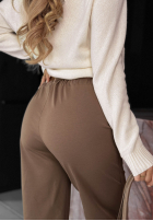Materiałowe spodnie mom fit z paskiem Urban Grace czekoladowe