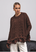 Ozdobnie pleciony sweter z falbankami Cocomore Timeless Beauty czekoladowy