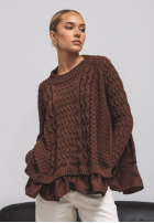 Ozdobnie pleciony sweter z falbankami Cocomore Timeless Beauty czekoladowy