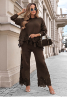 Materiałowe spodnie wide leg z koronką Brown Sugar czekoladowe