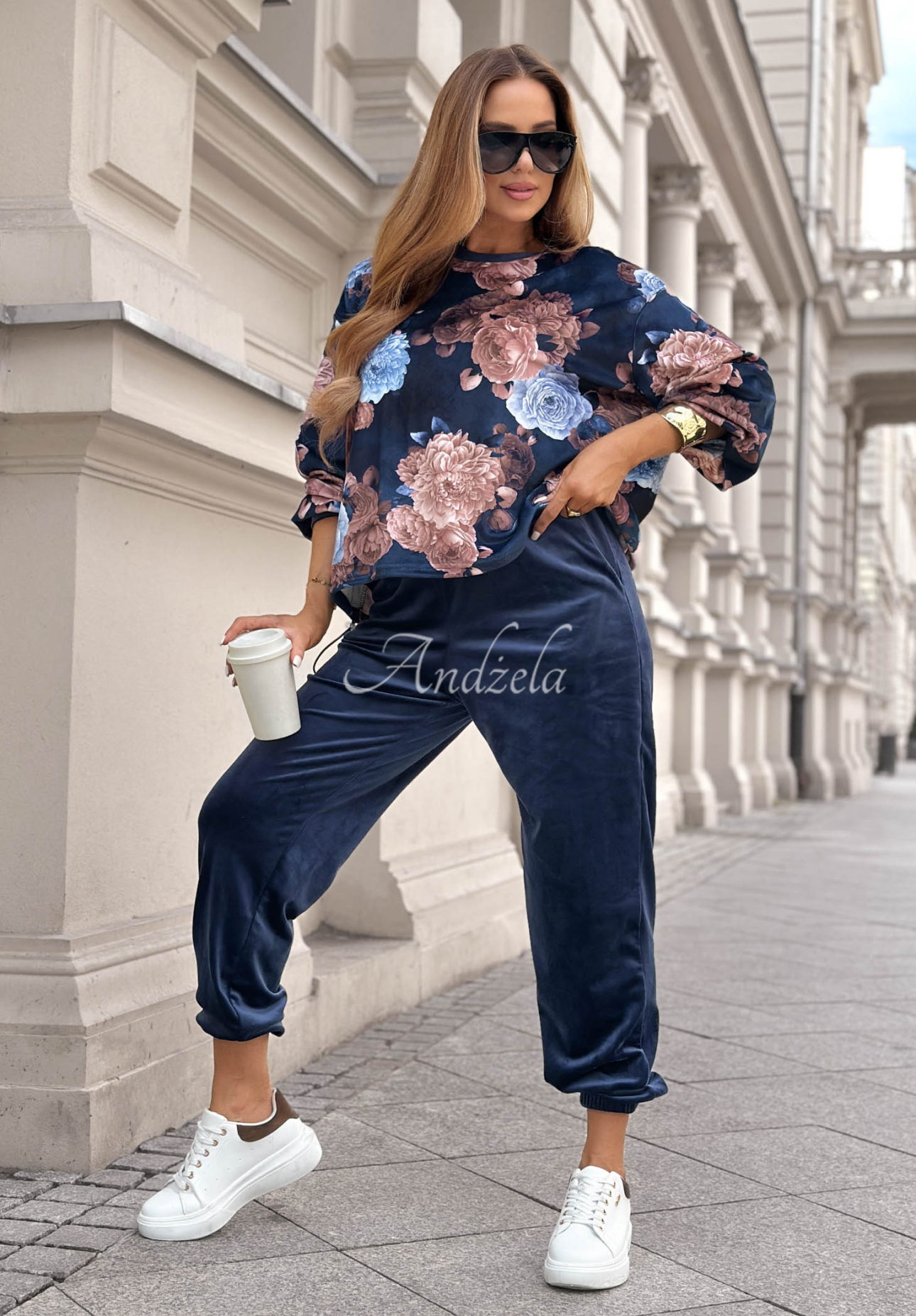 Welurowy komplet dresowy z bawełny w kwiaty Floral Kiss granatowy