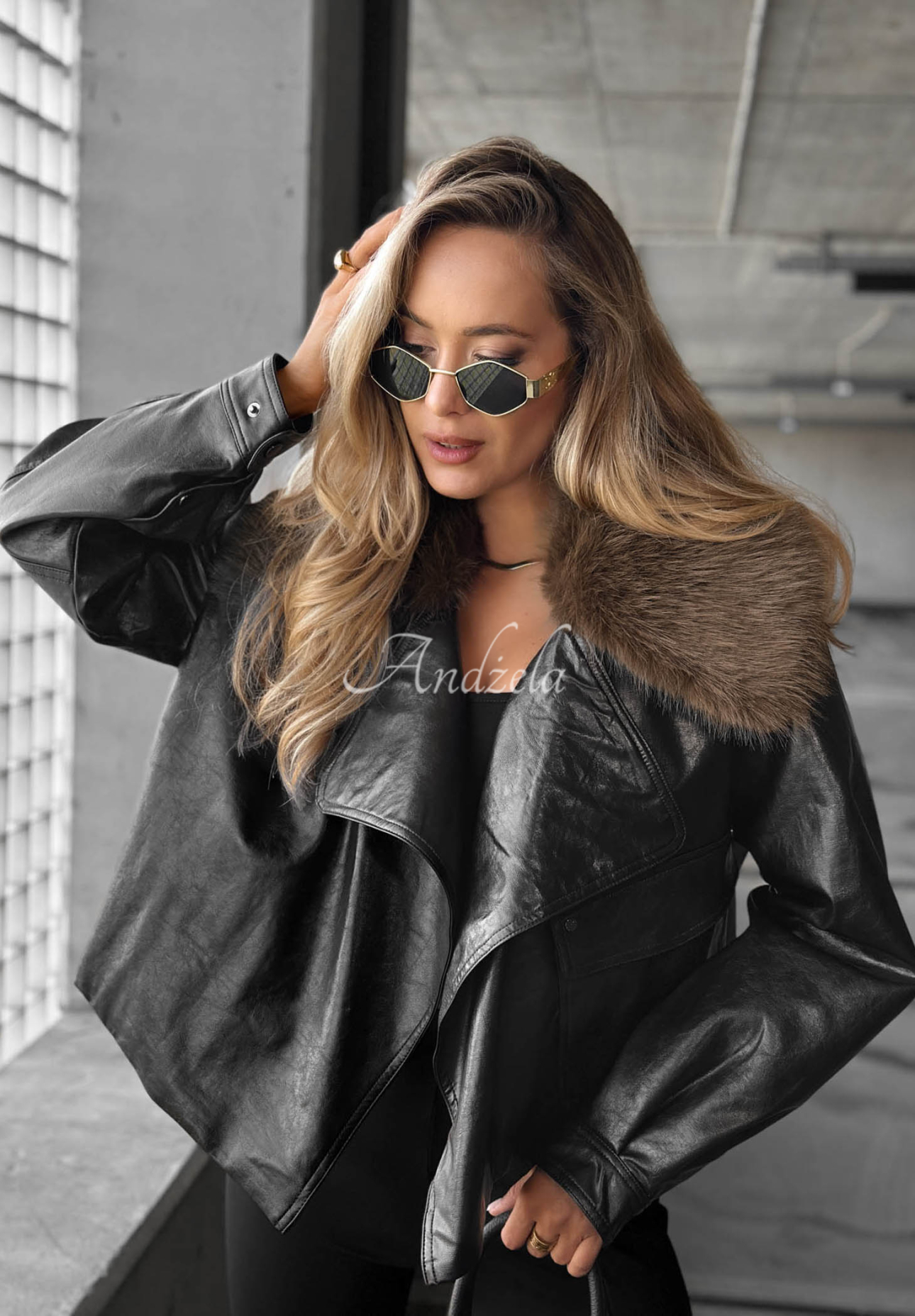 Fancy Cold Black Short Leather Jacket with Fur Trim