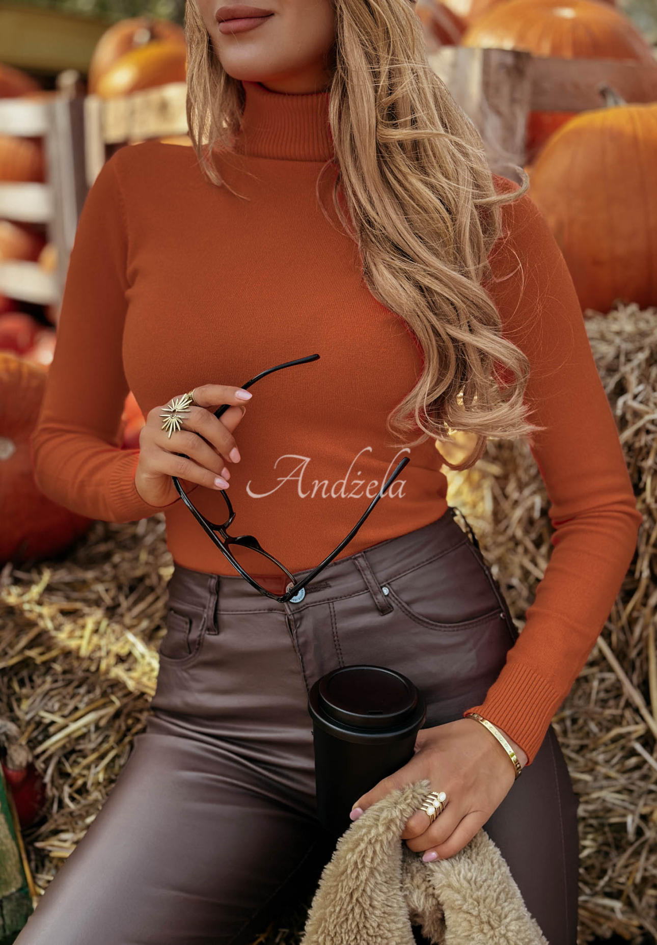 Dopasowany sweter z golfem Solange rudy