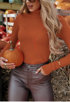 Dopasowany sweter z golfem Solange rudy