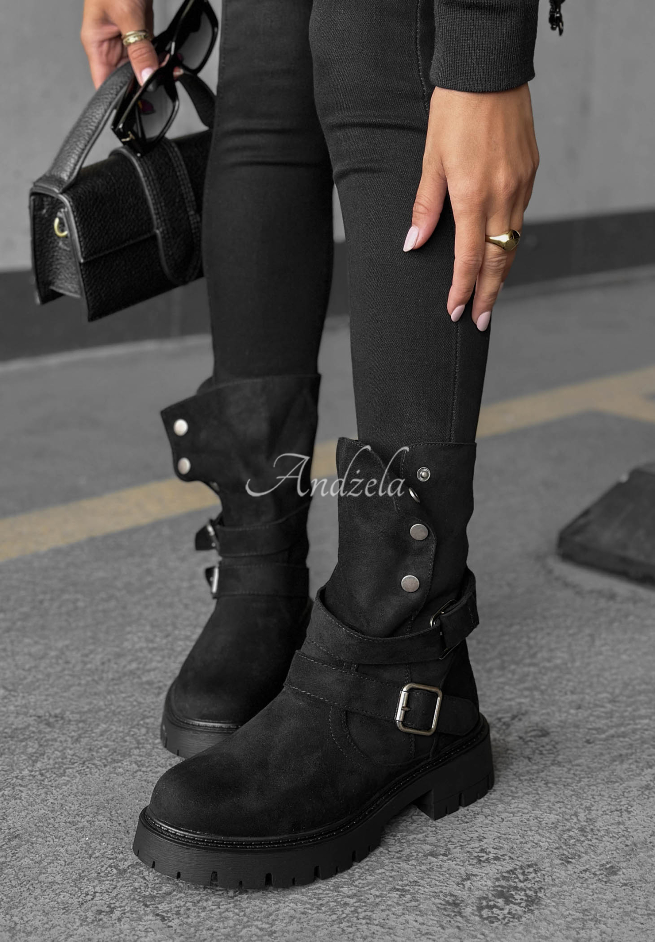 Zamszowe botki z paskami Rainy Steps czarne