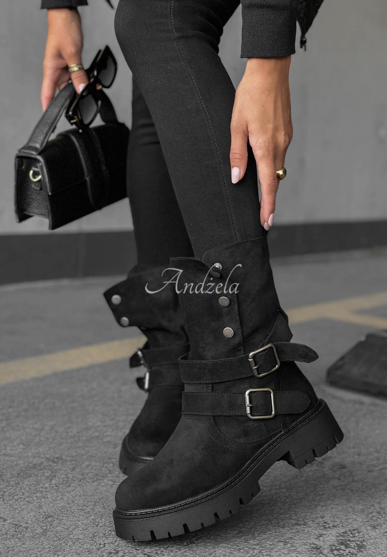 Zamszowe botki z paskami Rainy Steps czarne
