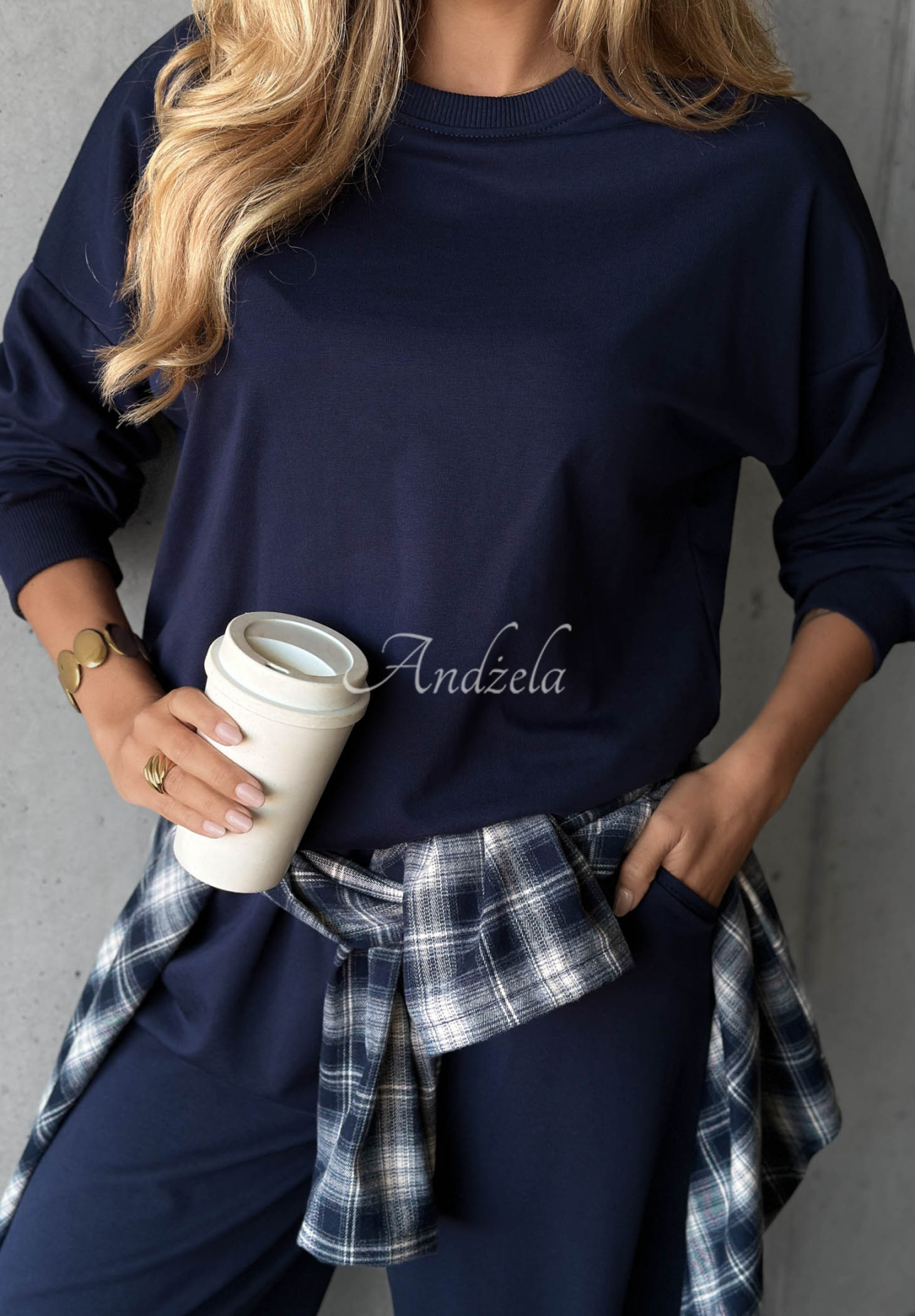Bawełniany komplet dresowy bluza i spodnie Simple Moments granatowy