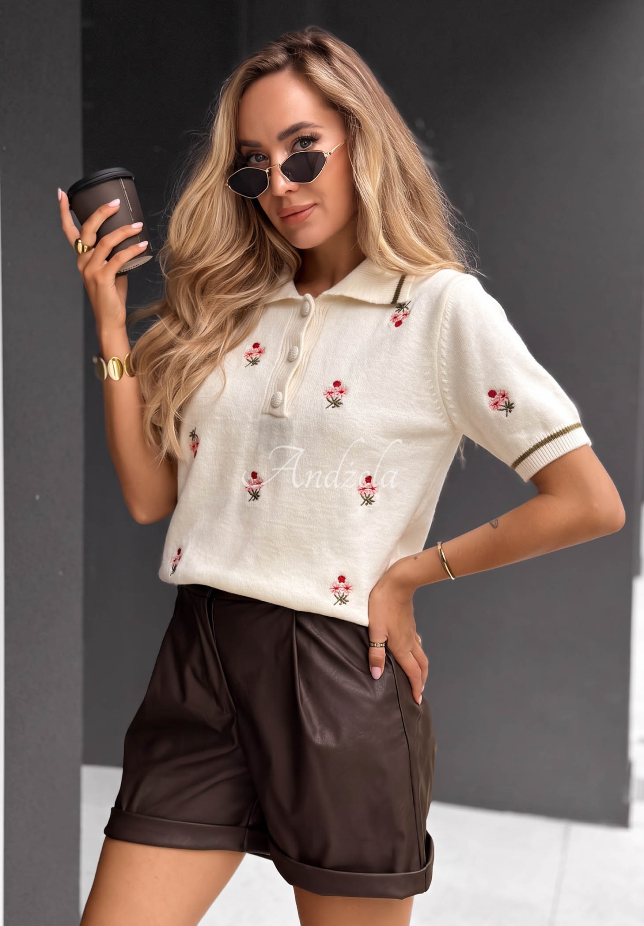 Soft viscose sweater with embroidered flowers and a collar—Flora In Fall, ecru