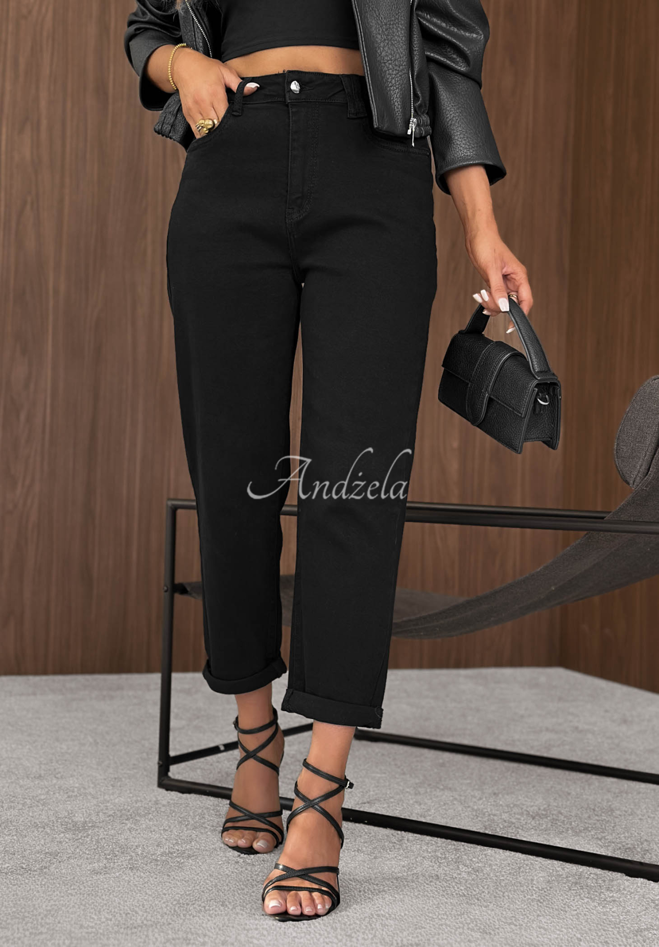 Spodnie jeansowe mom fit z paskiem Soft Fog czarne