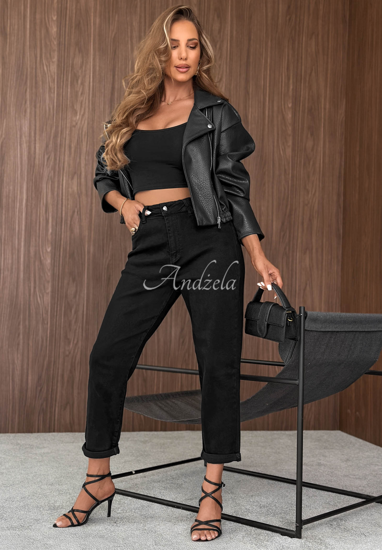 Spodnie jeansowe mom fit z paskiem Soft Fog czarne