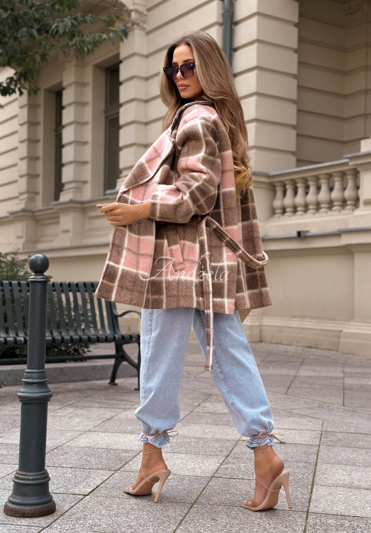 Dwurzędowy płaszcz w kratę z wełną City Elegance mokka