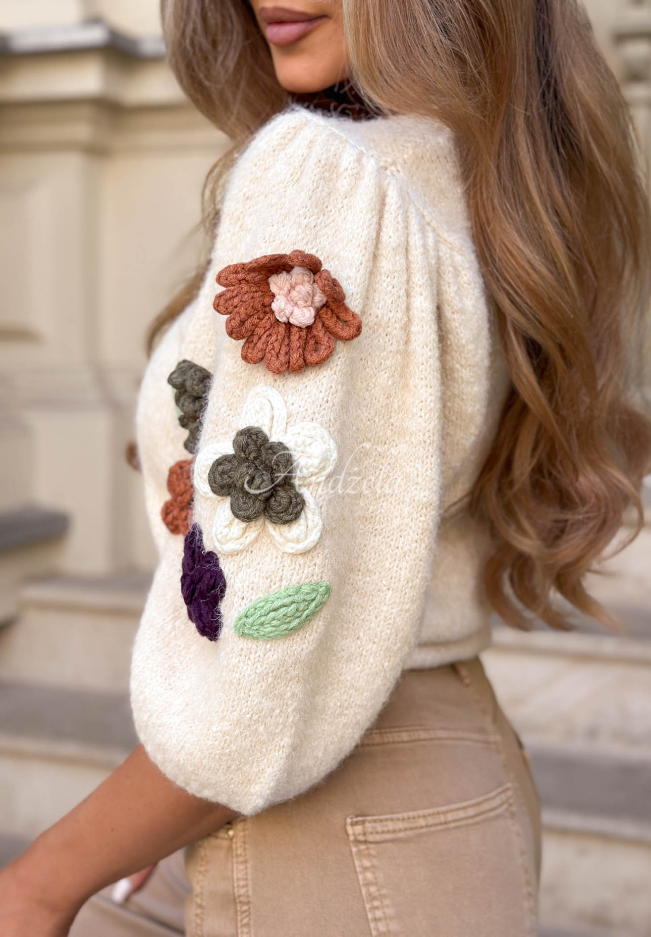Sweter na krótki rękaw z kwiatami Autumn Garden jasnobeżowy