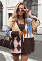 Kolorowy sweter kardigan w romby z zapięciem Misty Amour czekoladowy