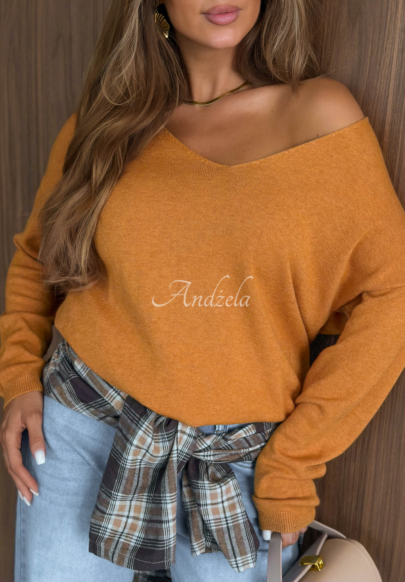 Lekki sweter z dekoltem Sensibility musztardowy