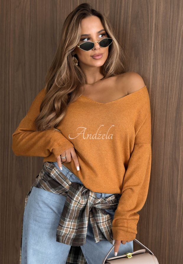 Lekki sweter z dekoltem Sensibility musztardowy