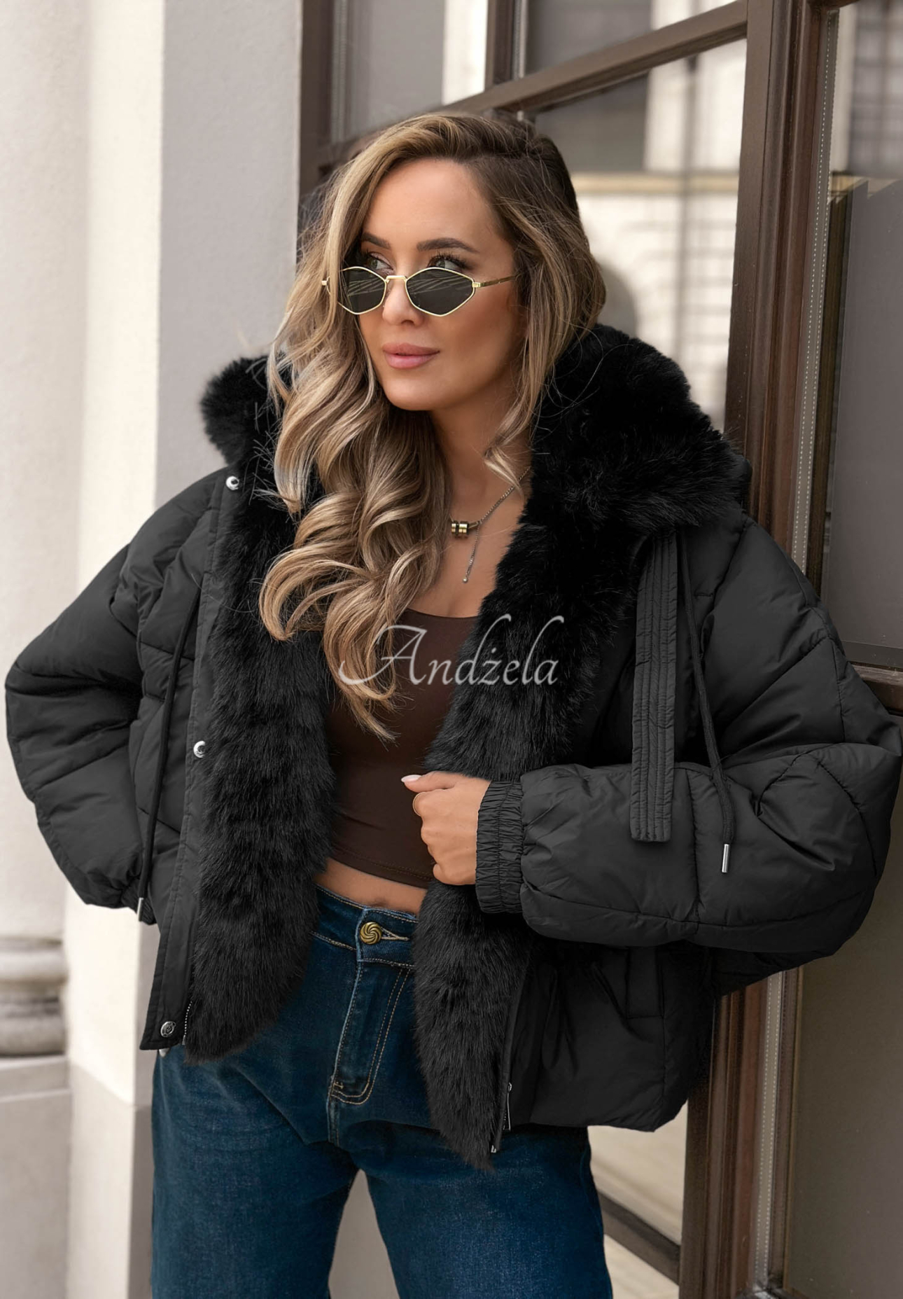 Krótka pikowana kurtka z futerkiem Frosty Darling czarna