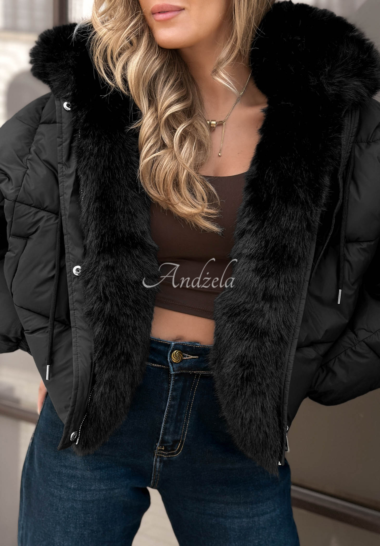 Krótka pikowana kurtka z futerkiem Frosty Darling czarna