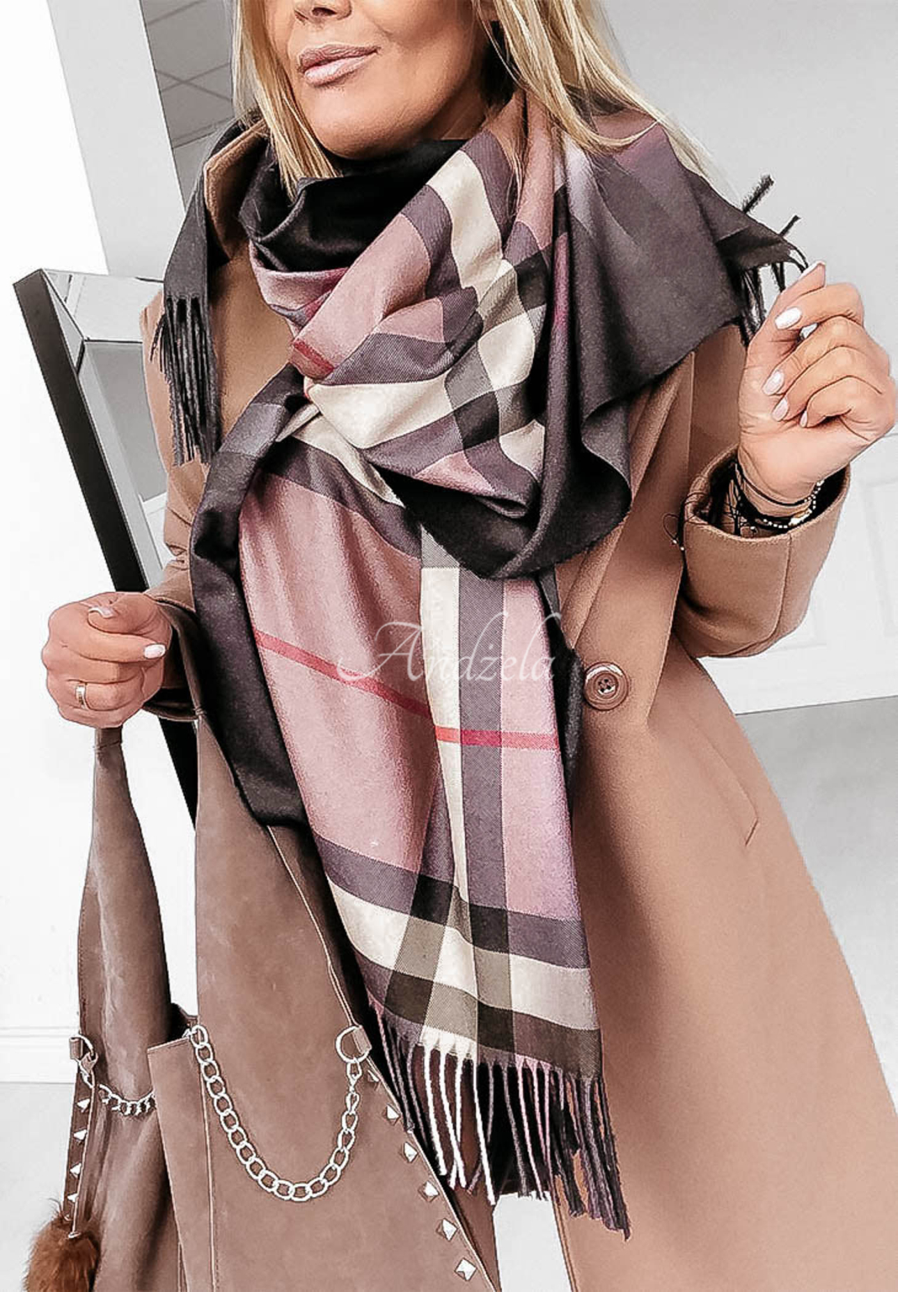 Checkered patterned shawl Berry Look beige