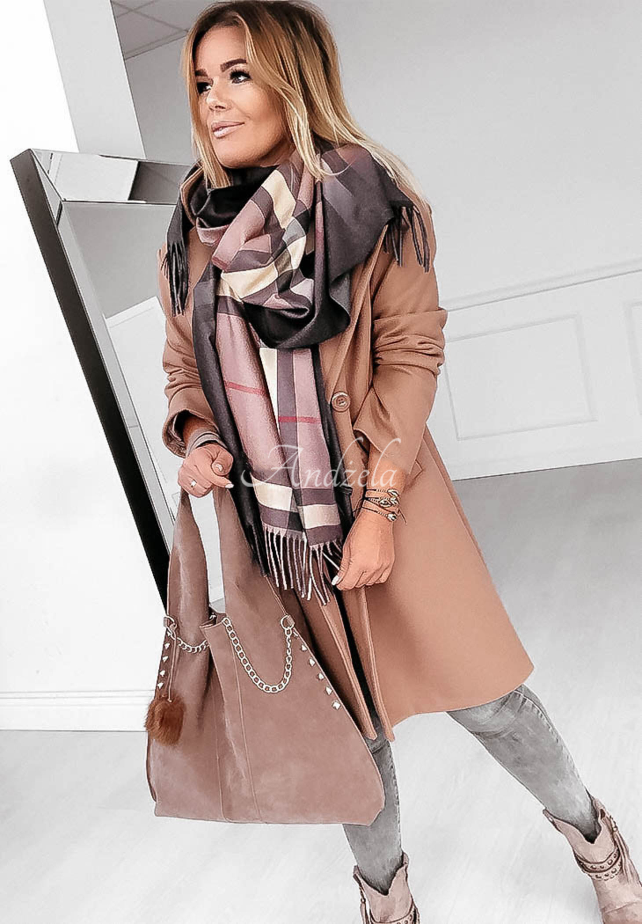 Checkered patterned shawl Berry Look beige