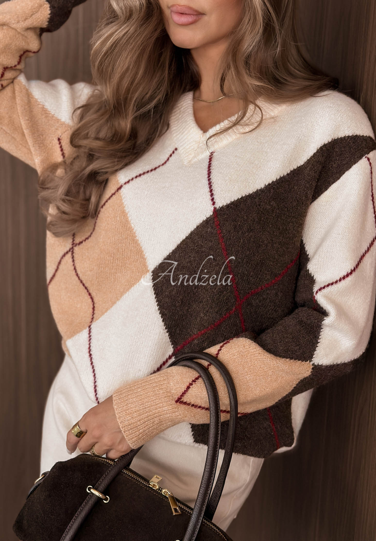 Classy Autumn Ecru Short Sweater with Diamond-Patterned Neckline