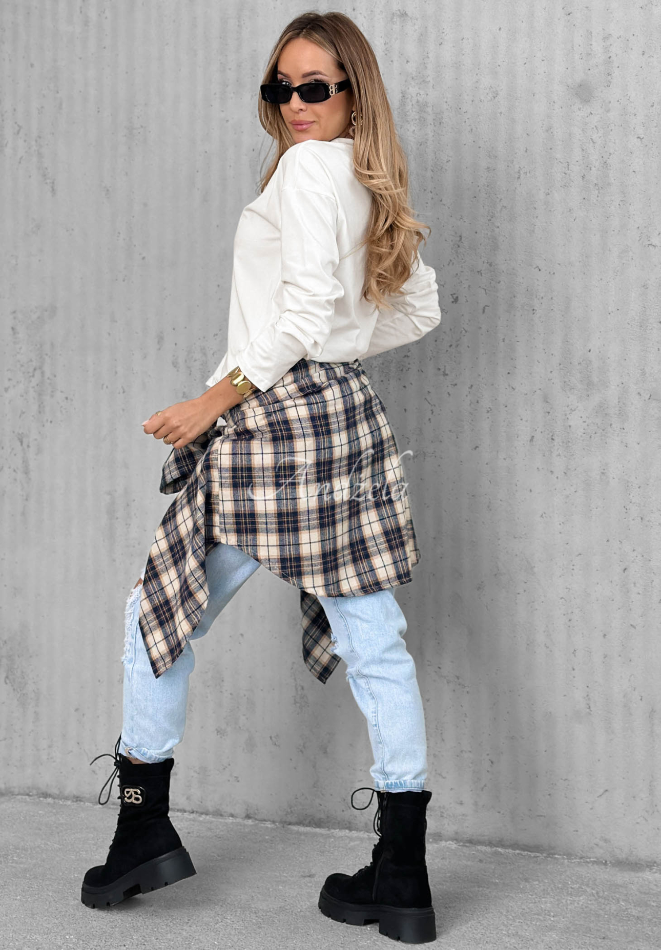 Simple Chic ecru long-sleeved cotton blouse